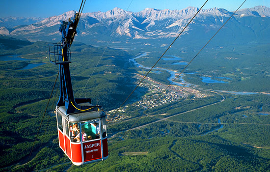 Canada train tours go through the iconic Jasper National Park.