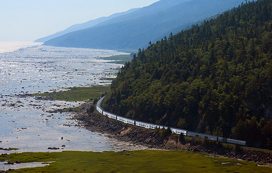 Canada vacation - Canada tours - Embark on a voyage into spectacular Charlevoix, on a new touring train.