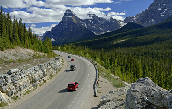 Canadian railway - Canadian train - You'll take the Icefields Parkway with breathtaking views along the way to Lake Louise.