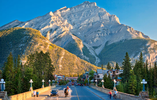 Canada rail - Canadian pacific railway - Spend time in Banff, Lake Louise and Jasper enjoying our guided excursions.