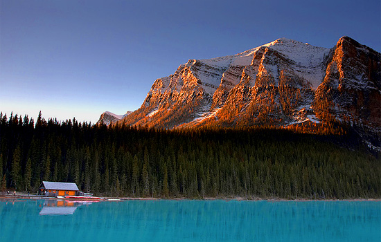 Canadian train - Rocky Mountaineer - Time to breathe in the beauty of Lake Louise