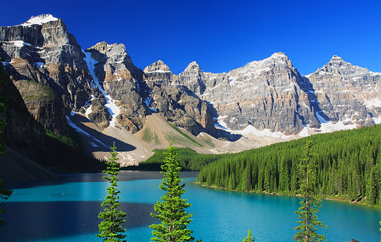 Rocky Mountaineer - Canada rail - Discover emerald lakes and abundant wildlife of the Canadian National Parks.