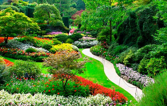 Canadian train - Rocky Mountaineer - Explore the beautiful Butchart Gardens